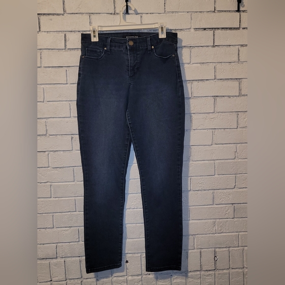 Bandolino Mandie Blue Denim Jeans - Women's Size 8 - Picture 1 of 5